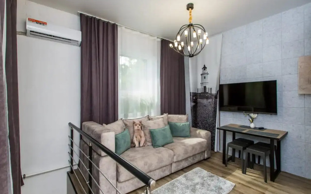 Novye trekhurovnevye apartamenty s vyhodom na Arbat Apartments