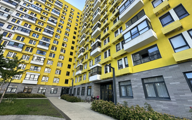 Uyutnaya Solnechnaya Yevrodvushka Vblizi Morya Flat
