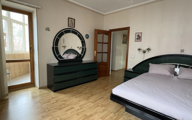 3-Kh Kvartira V Tsentre Goroda Flat
