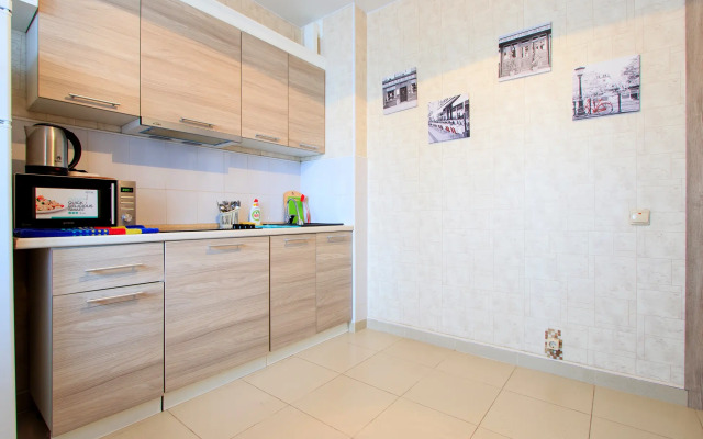 Metro Akademicheskaya Flat