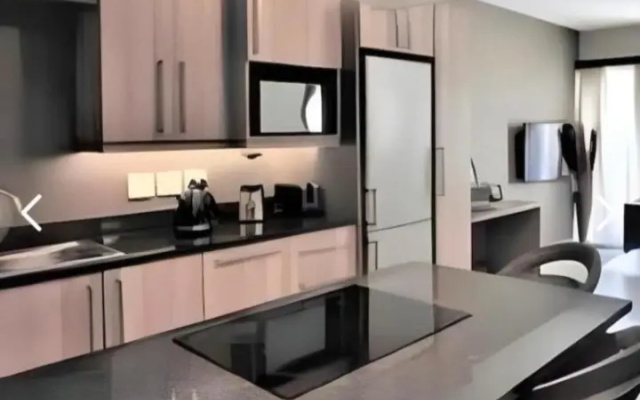 Апартаменты Penthouse Suite  Exquisite One Bedroom Apartment