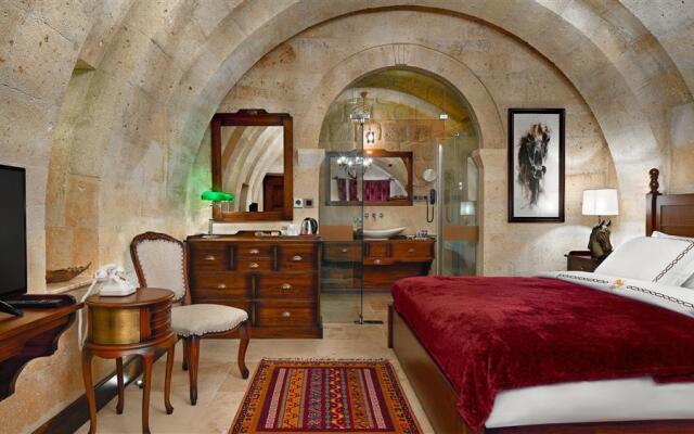 Seraphim Cave Suites & Spa Hotel