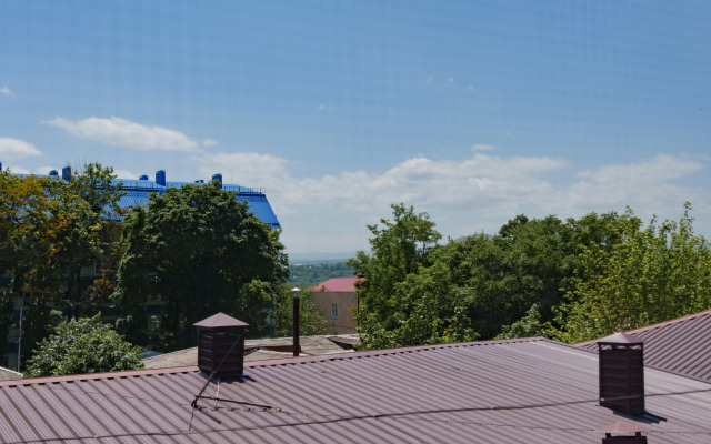 Po Ulitse Buachidze Private House