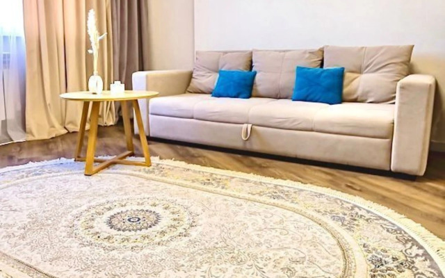 Udobnaya v Tsentre Goroda Flat