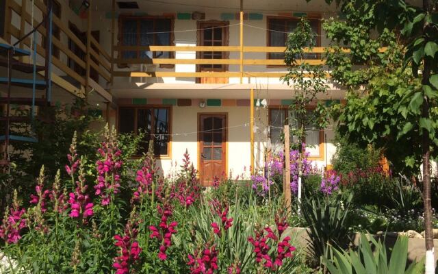 Gostinyij Dvor Guest House