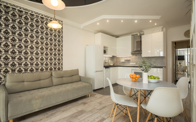 Na Bogdana Khmelnitskogo 10 Flat