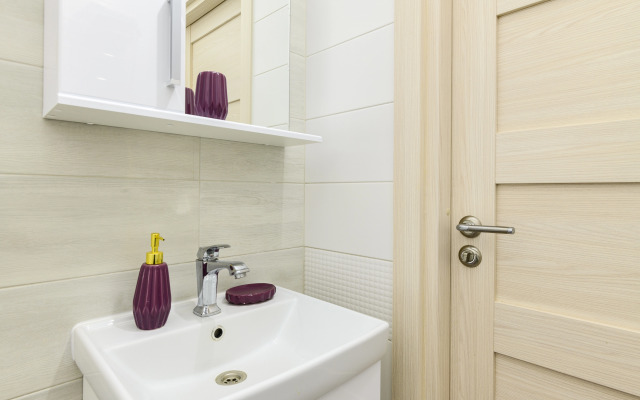 V Artlayne Apartments