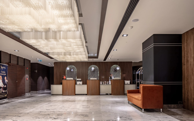 Royal Stay Palace Hotel