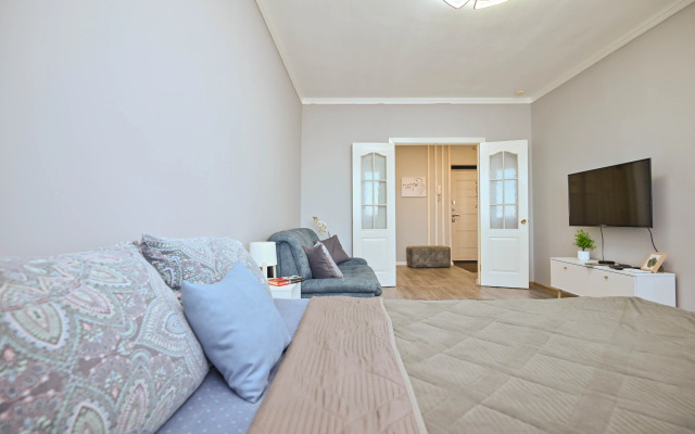 Uyutnaya S Dizaynerskim Remontom I Shikarnym Vidom Flat