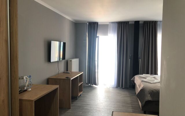 Port Hotel
