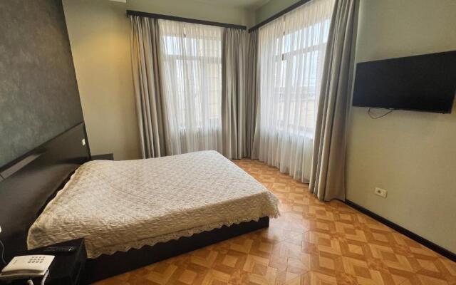 Hotel Grand Hills