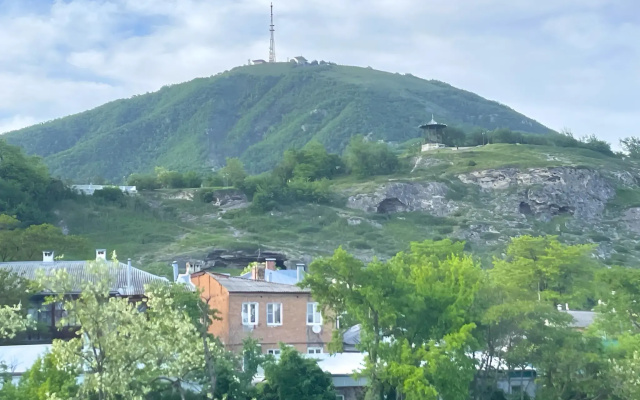 Квартира для большой семьи в курортной зоне Пятигорска с балконом и видом на гору Машук