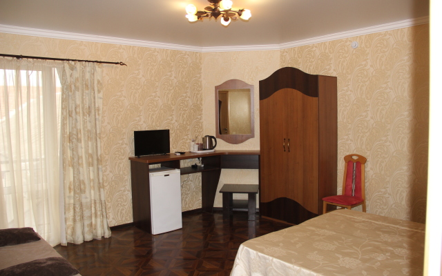 Отель Три Сосны