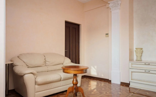 Dvukhkomnatnaya S Vidom Na More Flat