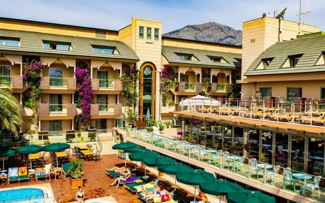 Ambassador Plaza Hotel
