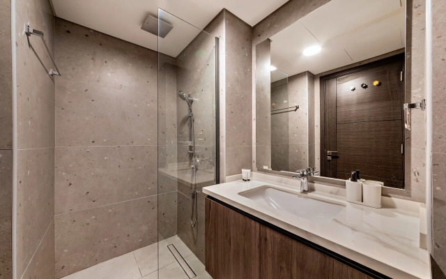 Modern Studio at Paragon Apartments