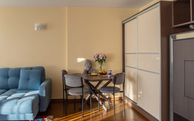 S Balkonom Na Novoslobodskoy Flat