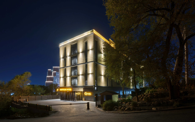 R Boutique Hotel
