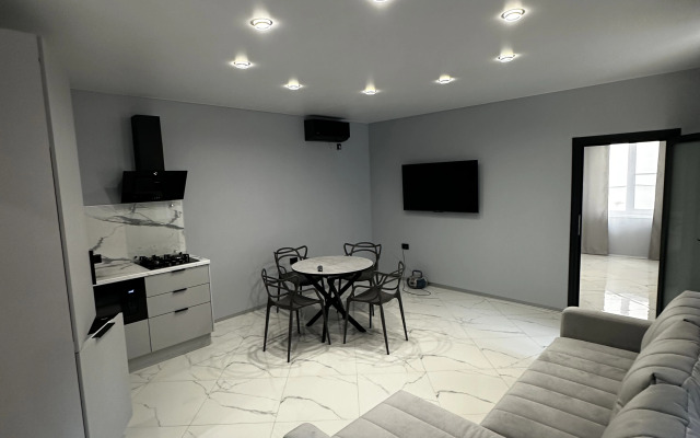Na naberezhnoy Flat