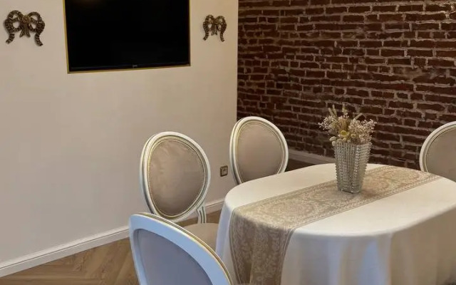 Studiya U Kremlya Flat