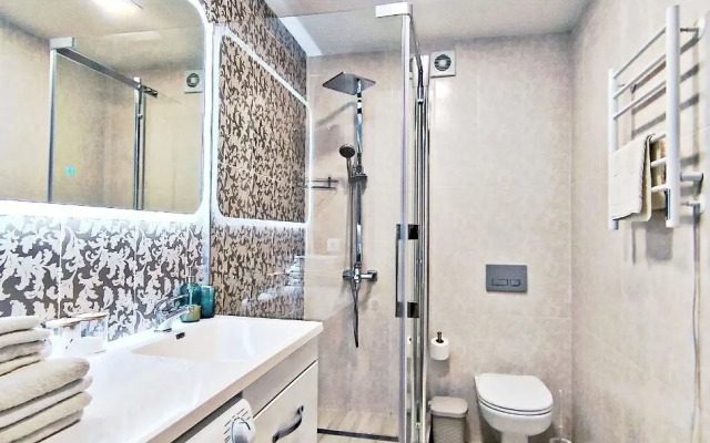 S Basseynom Na Territorii Flat