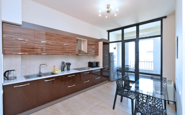 4-Komn. V Zdanii Bulvar Plaza, di644 Flat