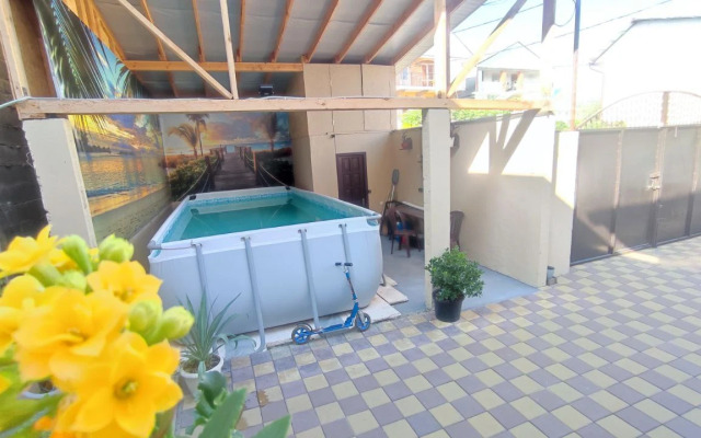Polina Guest House