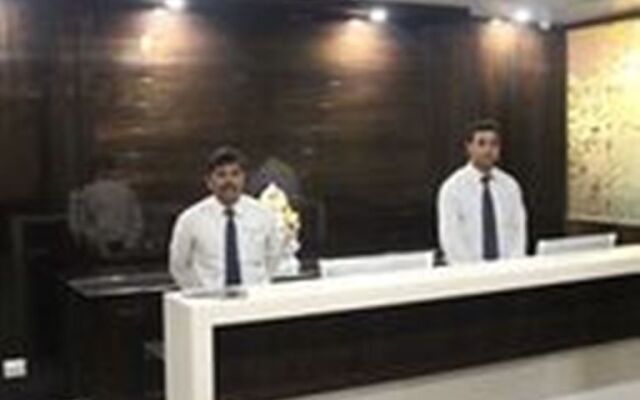 Hotel Raj Vista Suites & Convention