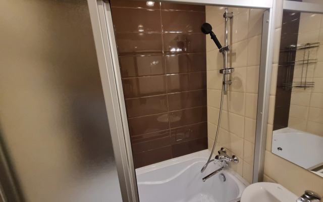 Na Dargomyzhskogo 15 Flat