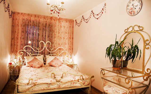 Romantichnaya roskoshnaya 2K na Savelovskoj Flat