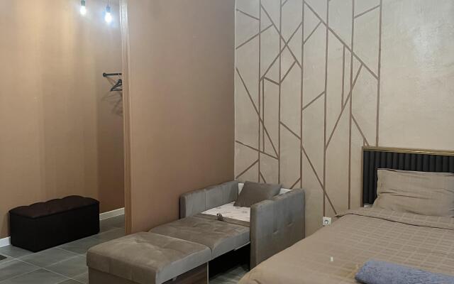 Апартаменты на Хрустальногорской 93