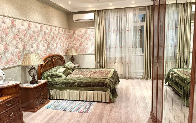 Ryadom S Chashey Flat