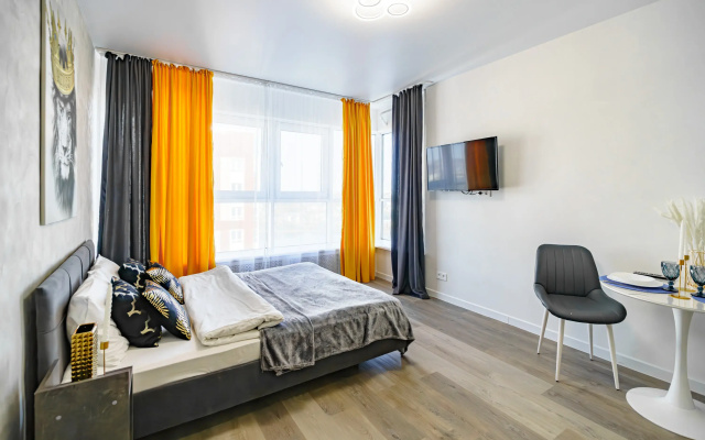 Apartamenty Brutal'nyj Lev na 23 etaze s panoramnym vidom na reku