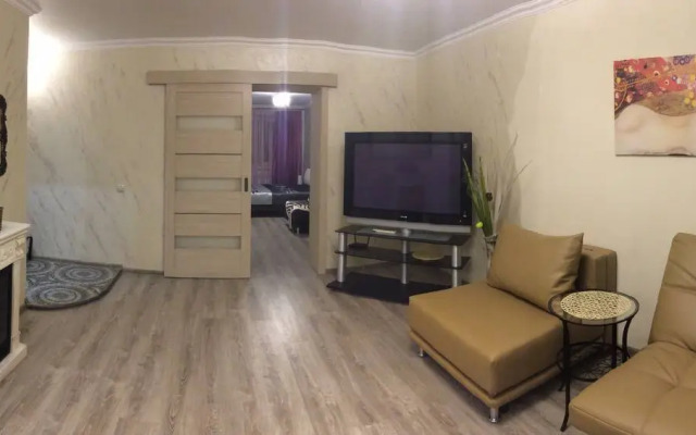 Na Pervomayskoy 98 Flat