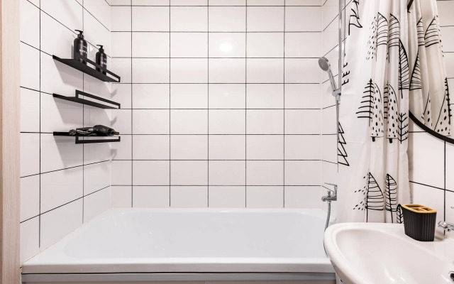 Ezhevichno-Smorodinovyj Tort, vidovaya Flat