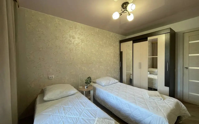 3-K. 70 M² 6 Krovatey Flat