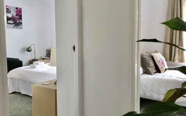The Woodfarm Lodge Oxford Apartments