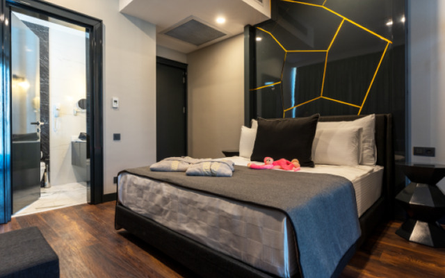Lucky Monkey Hotel