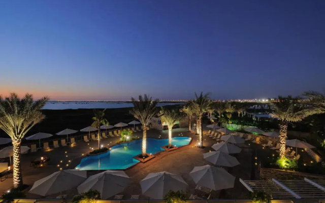 Yas Plaza Mangroves by IHG