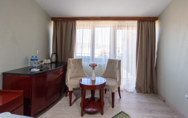 Kraveli Hotel
