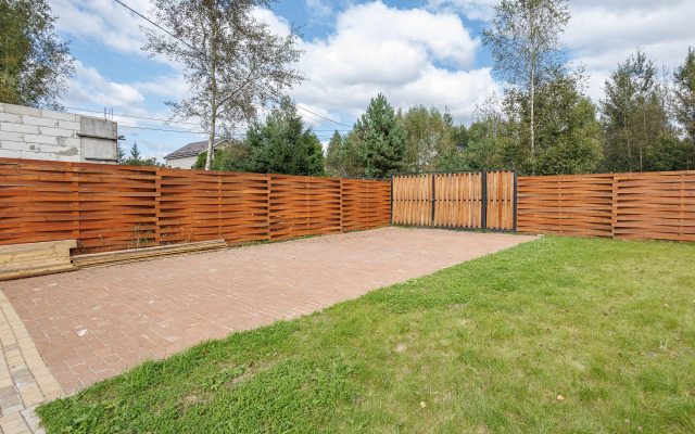 Частный дом Дом с 2-мя спальнями у дубового леса