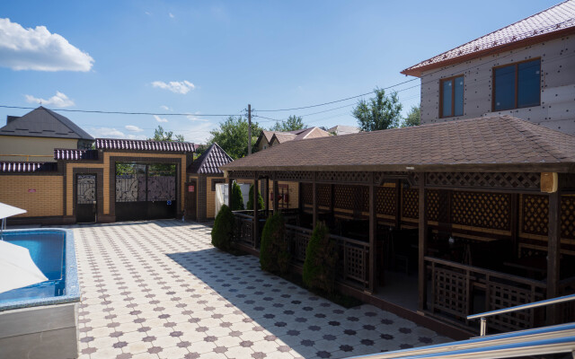 DeLyuks Hotel