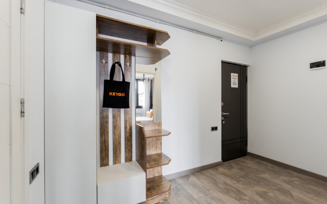 Key #0081, 1 Bedroom, Near English Park Apartments