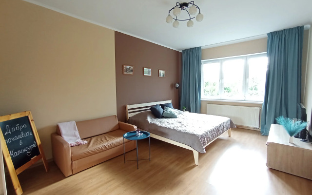 S Frantsuzskim Balkonchikom Ryadom S Verkhnim Ozerom Flat