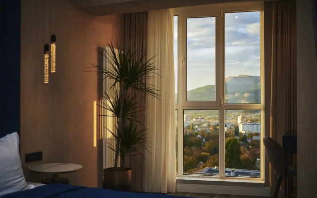 Novaya S Vidom Na Borgustanskiy Khrebet Flat