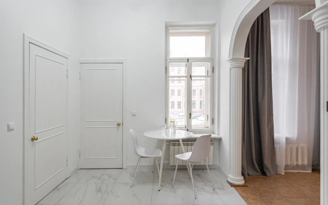 Tryokhkomnatnaya V Tsentre Moskvy Na Tverskoy Flat