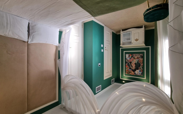 Seven Beauties Hotel