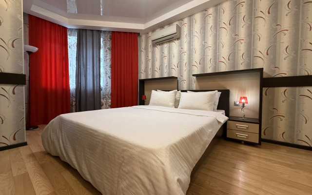 Tut Khorosho Na Surikova 53a 8 Flat