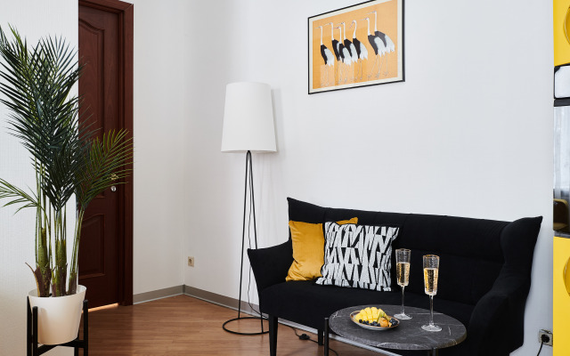 GM YArkaya Trekhkomnatnaya u Krasnoj Ploshchadi Apartments