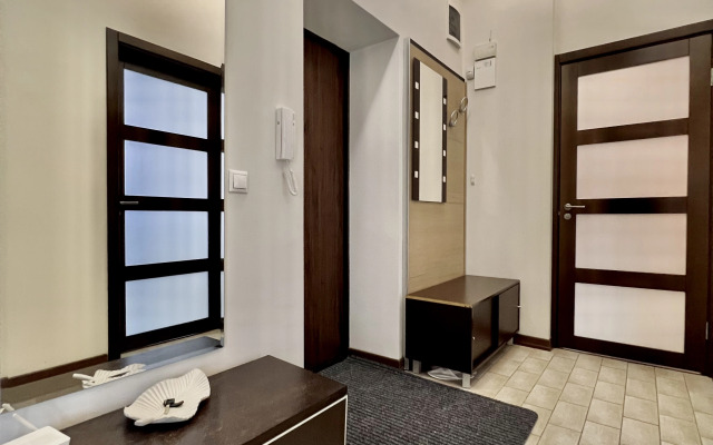 4-room Vip on 30 Independence Avenue Center Apartments